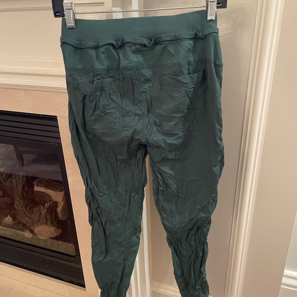 Lululemon capris - Picture 2 of 4